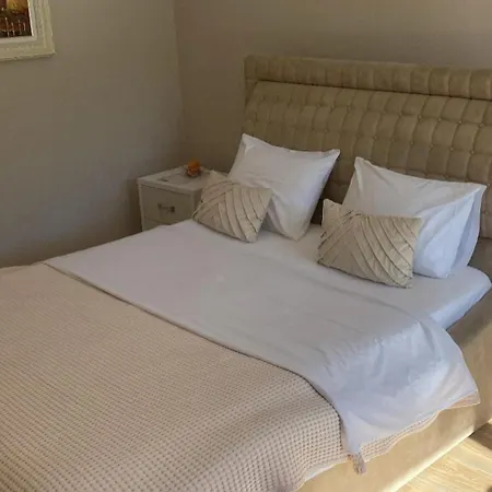 Dm Company Bed & Breakfast Petrele